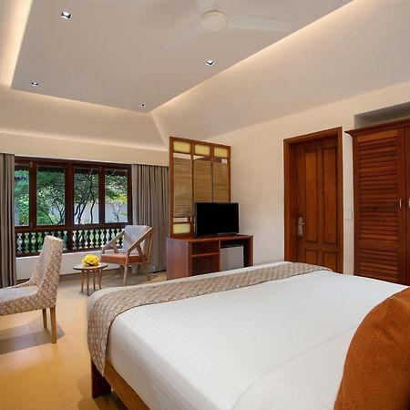 Estuary Sarovar Premiere Poovar Island Esterno foto