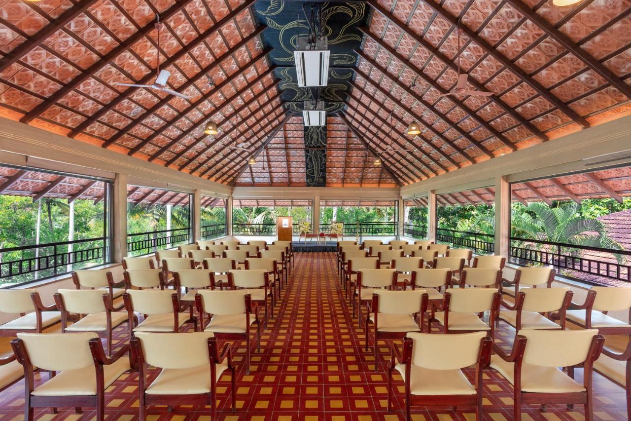 Estuary Sarovar Premiere Poovar Island Esterno foto