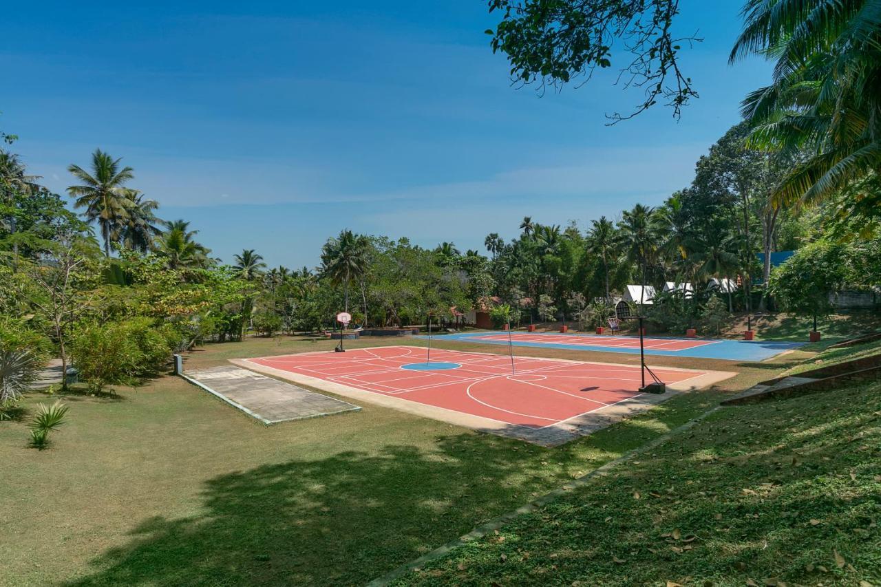Estuary Sarovar Premiere Poovar Island Esterno foto