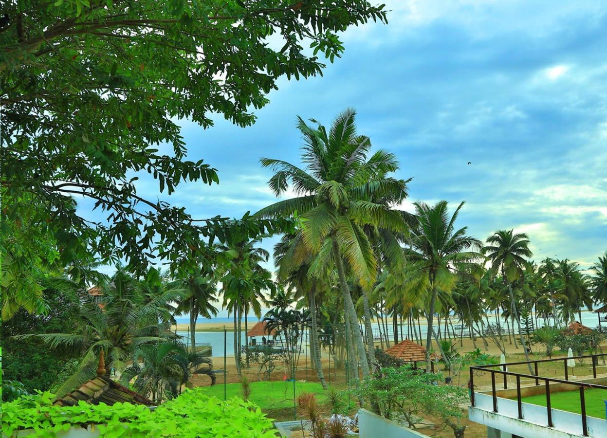 Estuary Sarovar Premiere Poovar Island Esterno foto