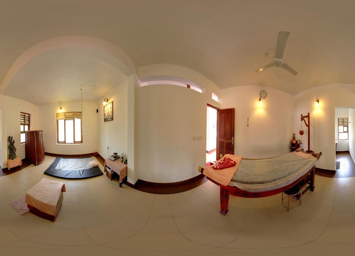 Estuary Sarovar Premiere Poovar Island Esterno foto