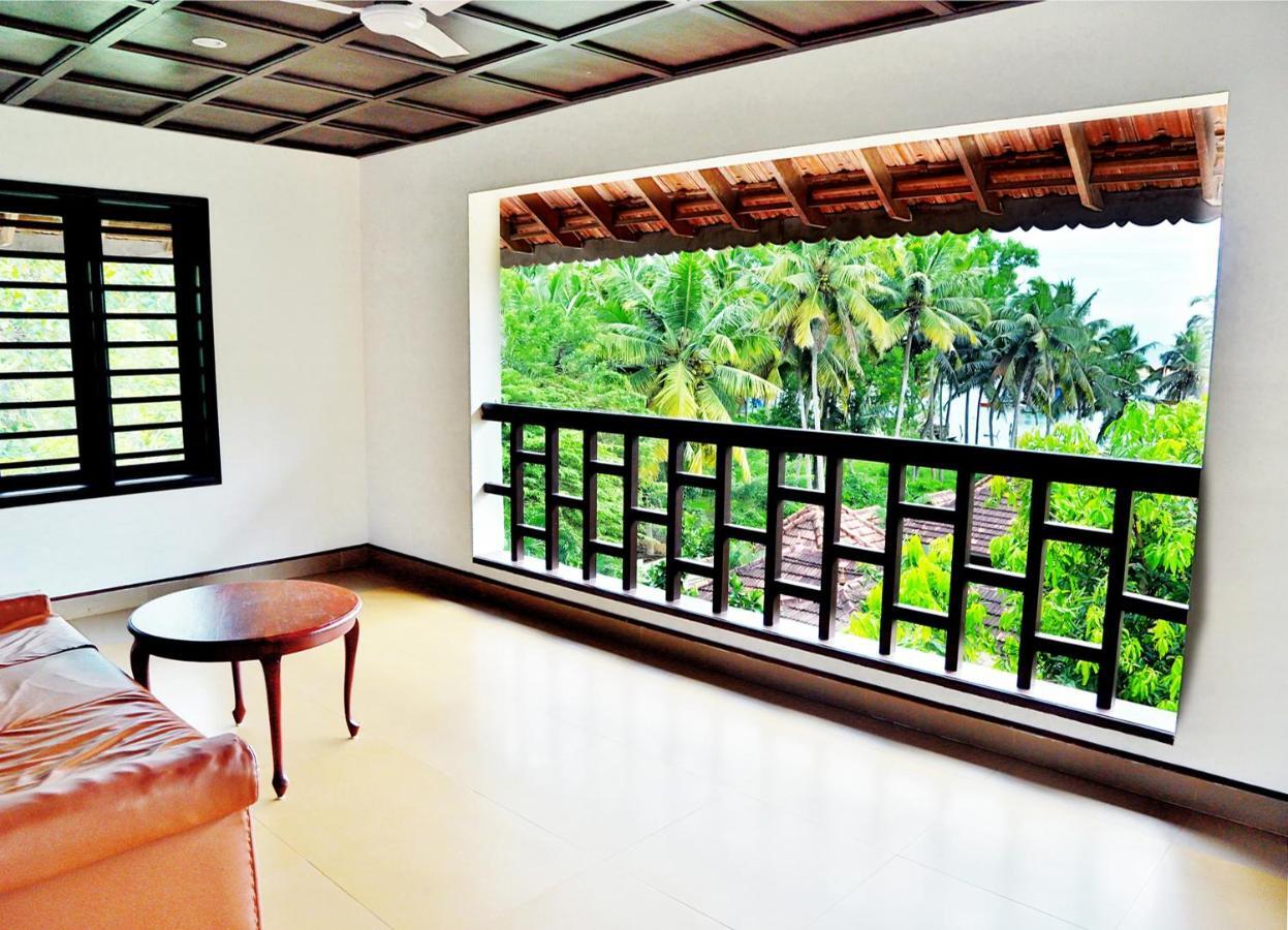 Estuary Sarovar Premiere Poovar Island Esterno foto