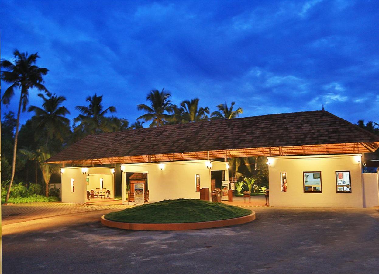 Estuary Sarovar Premiere Poovar Island Esterno foto