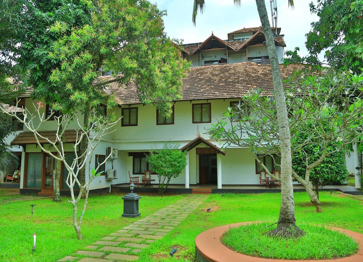 Estuary Sarovar Premiere Poovar Island Esterno foto