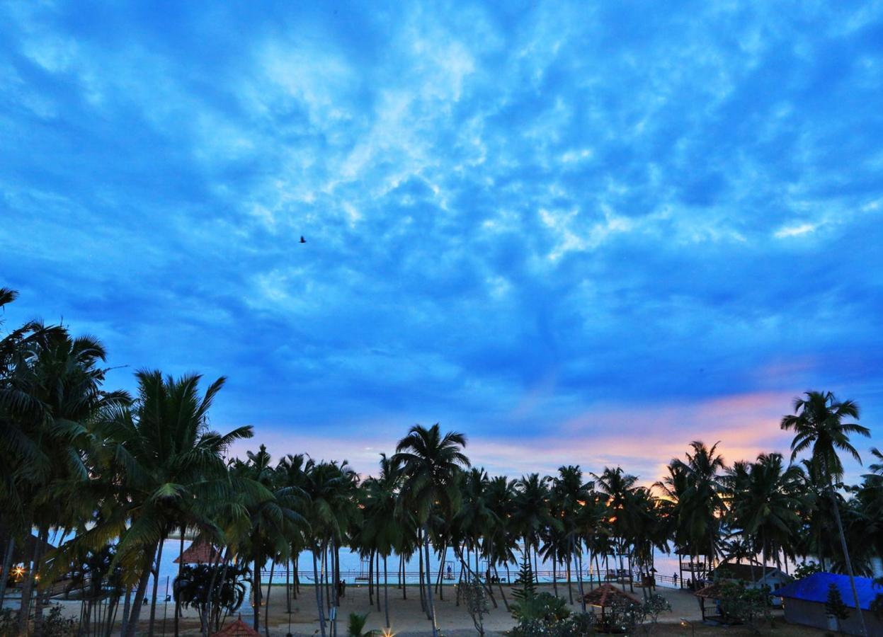 Estuary Sarovar Premiere Poovar Island Esterno foto