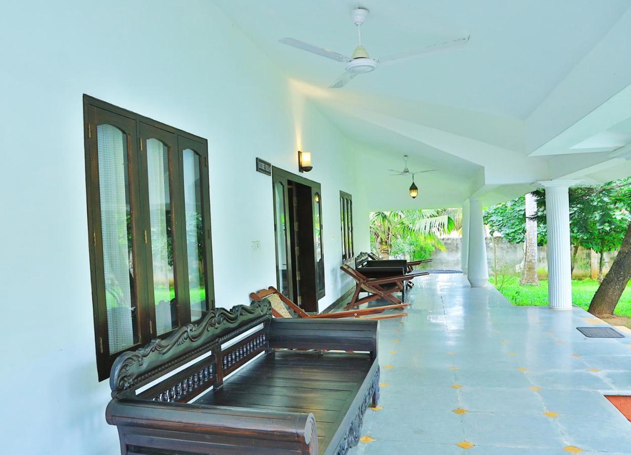 Estuary Sarovar Premiere Poovar Island Esterno foto
