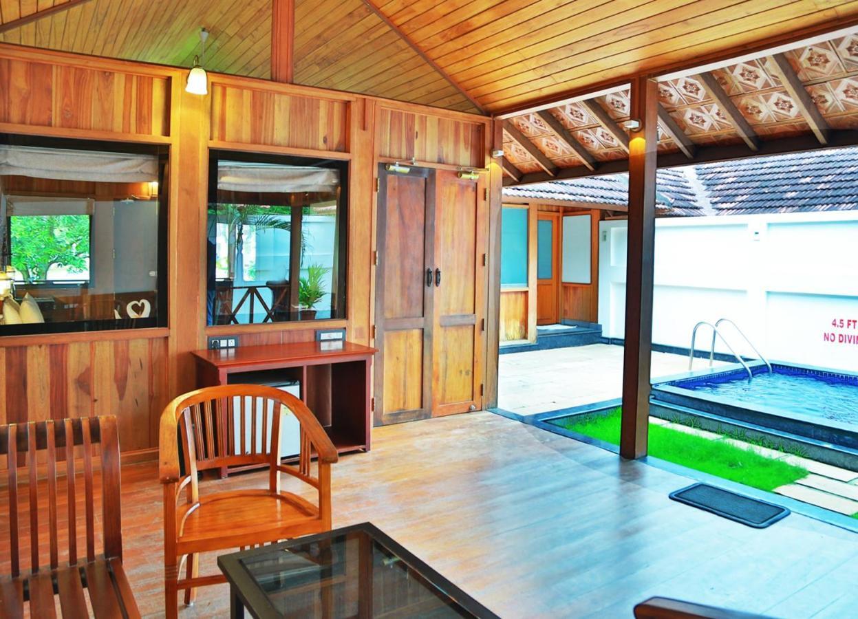 Estuary Sarovar Premiere Poovar Island Esterno foto