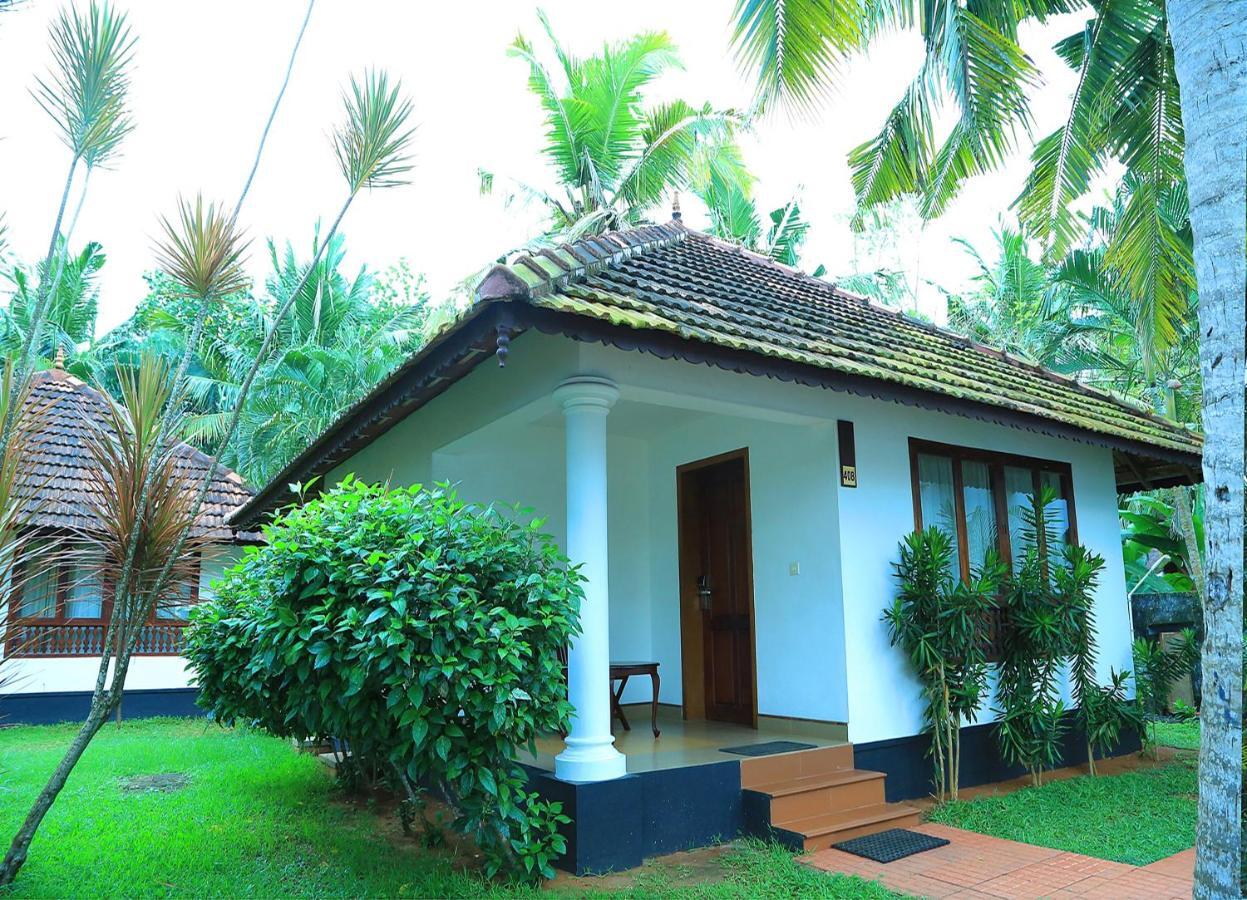 Estuary Sarovar Premiere Poovar Island Esterno foto