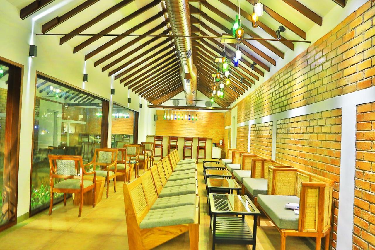Estuary Sarovar Premiere Poovar Island Esterno foto