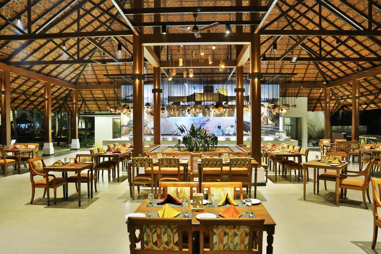 Estuary Sarovar Premiere Poovar Island Esterno foto
