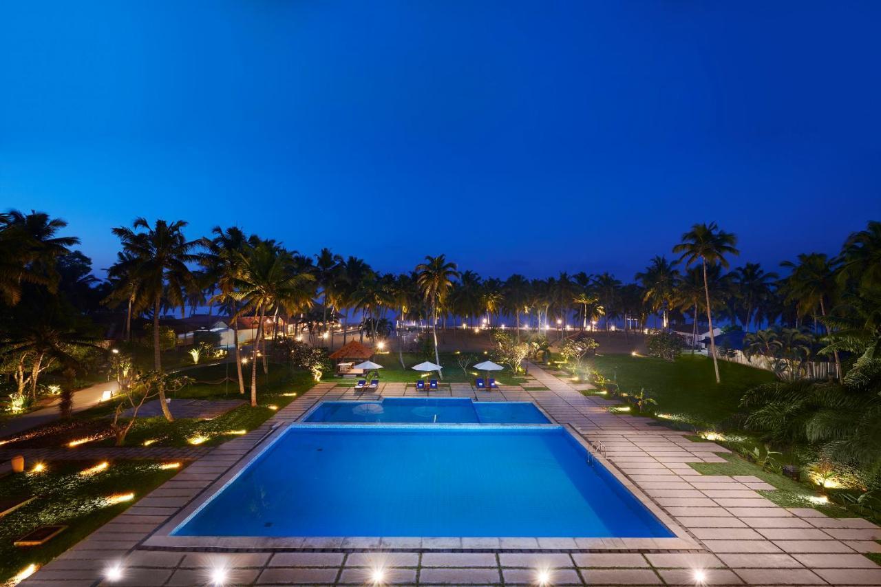 Estuary Sarovar Premiere Poovar Island Esterno foto